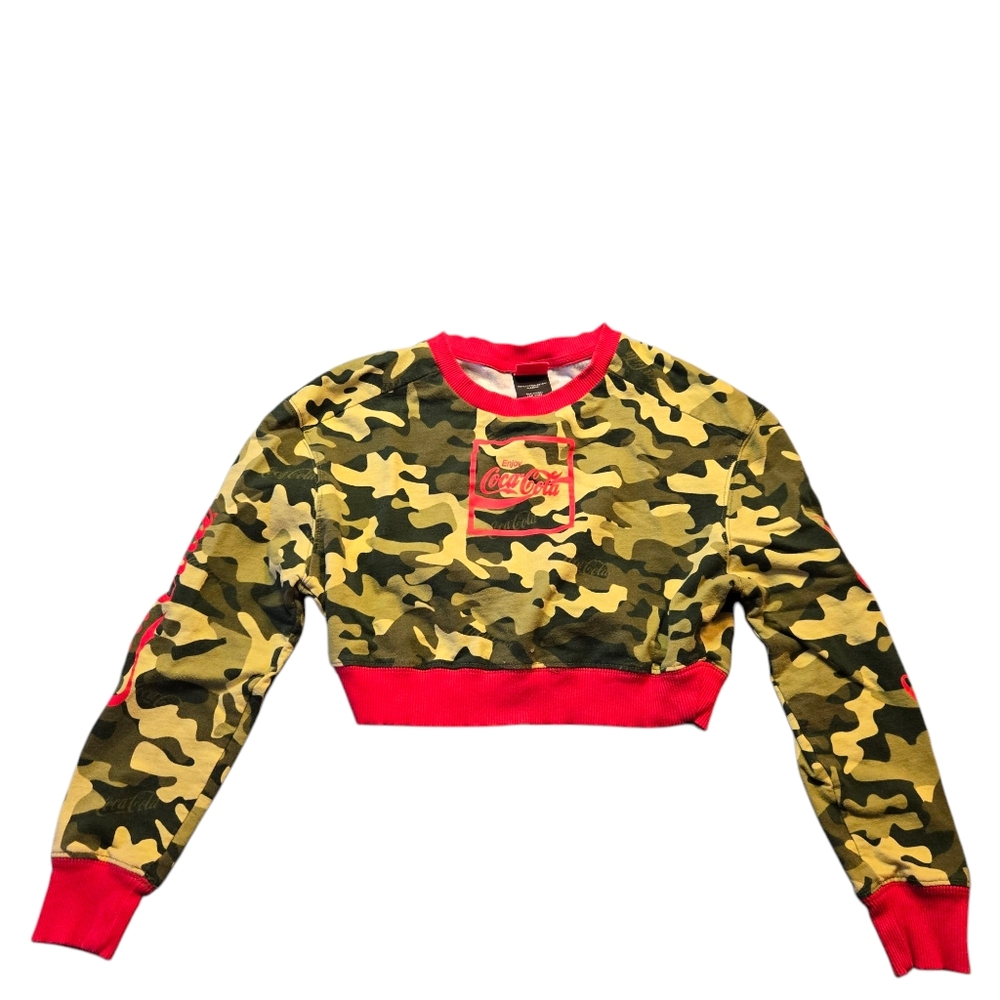 CocaCola Womens Camouflage Red Accent Cropped Long Sleeve Sweatshirt Size XS B21